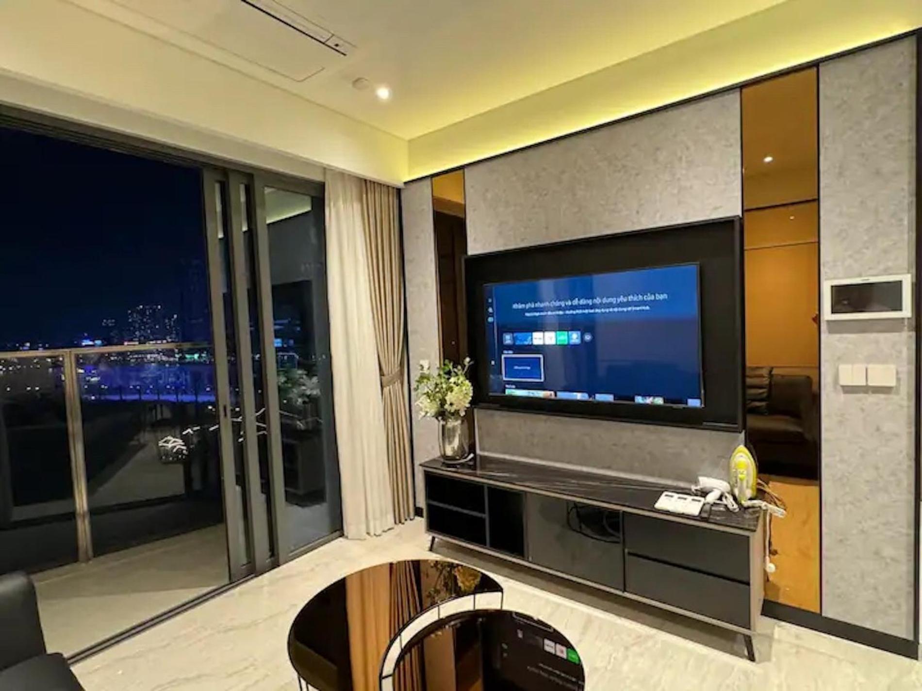 The Metropole -Complex "Opera, Crest, Galleria " -Free Pool-Gym-Sauna Room-Yoga Room Хошимин Экстерьер фото